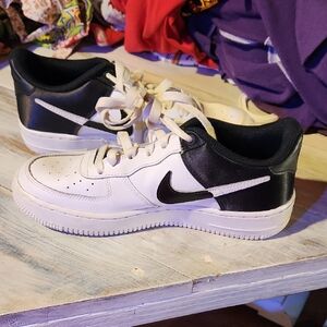 Nike Classic Black and White Low-Tops